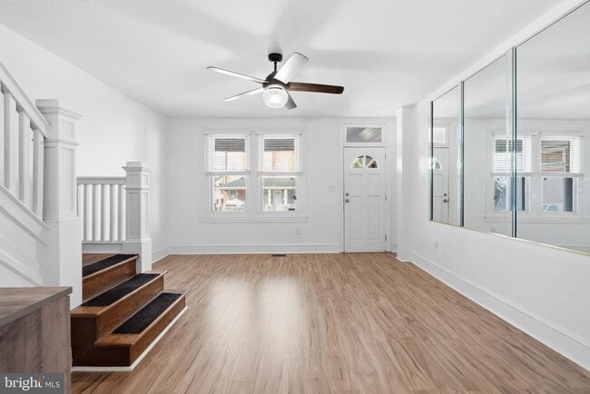 Foto del edificio - 211 E Poplar St