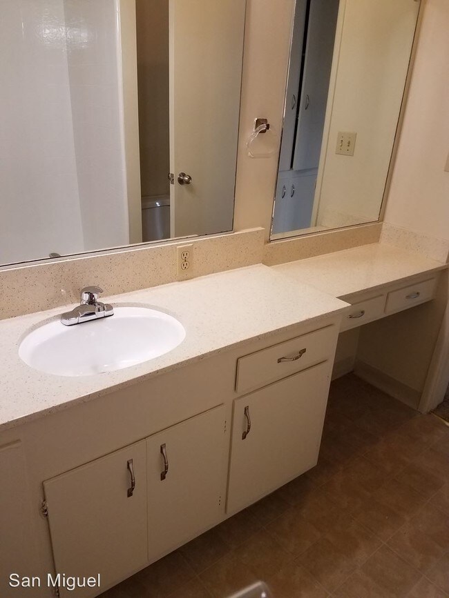 Foto del edificio - 7220 S Bright St