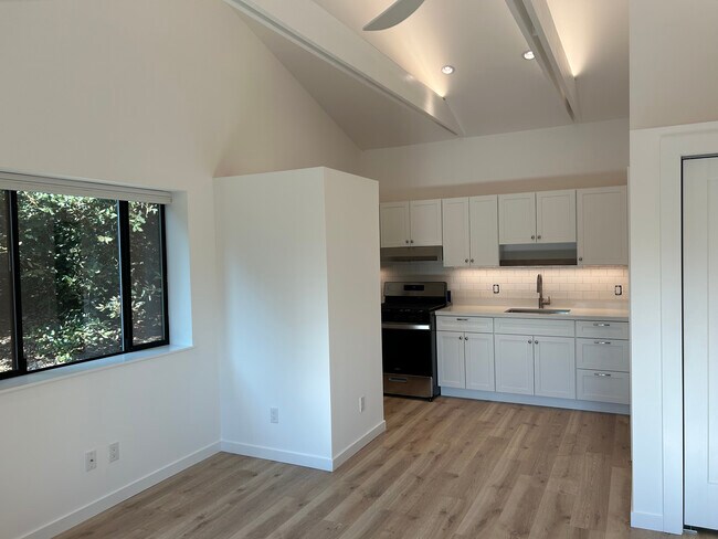 De estudio a cocina - 16575 Franklin Rd