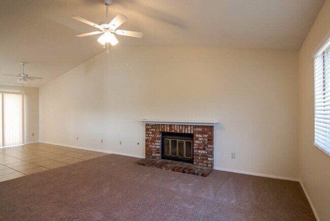 Building Photo - 24067 Sandy Glade Ave