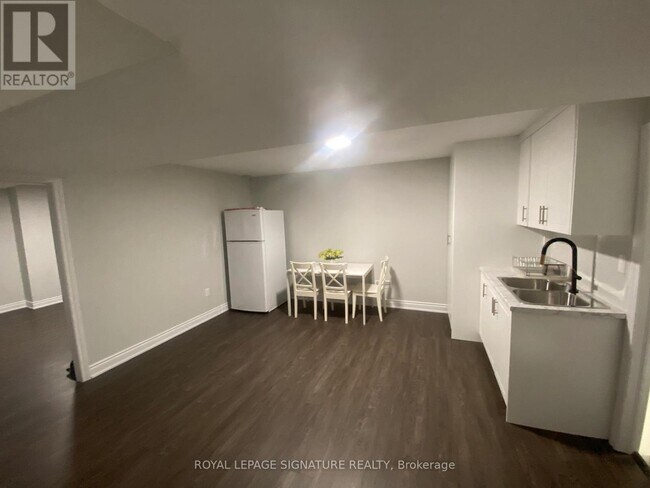 Building Photo - 487-487 Aztec Dr
