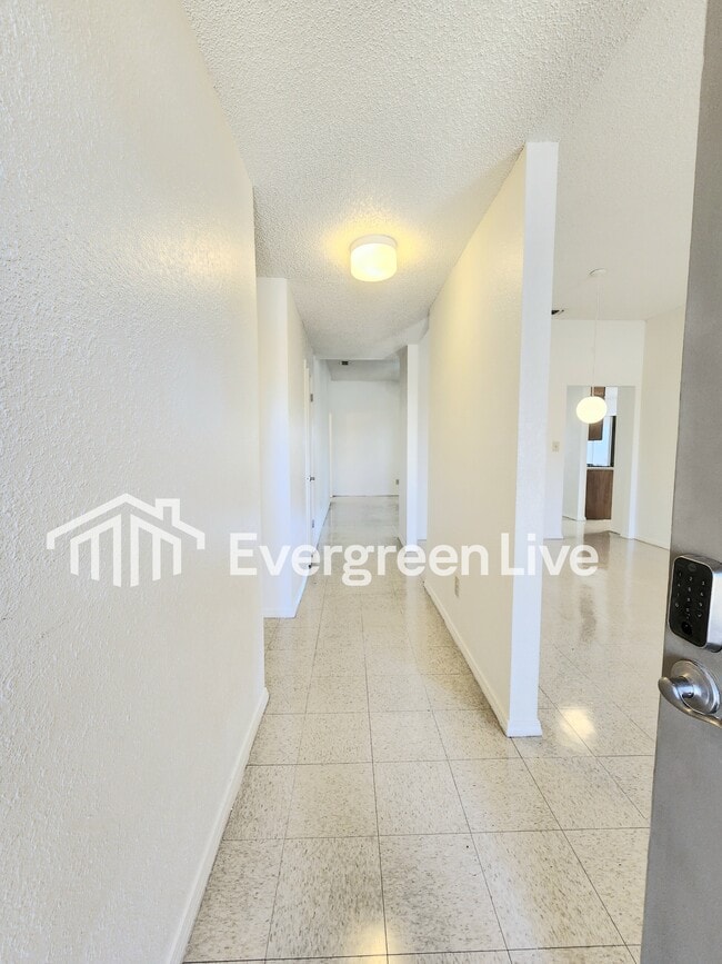 Building Photo - 1320 San Felipe Ct