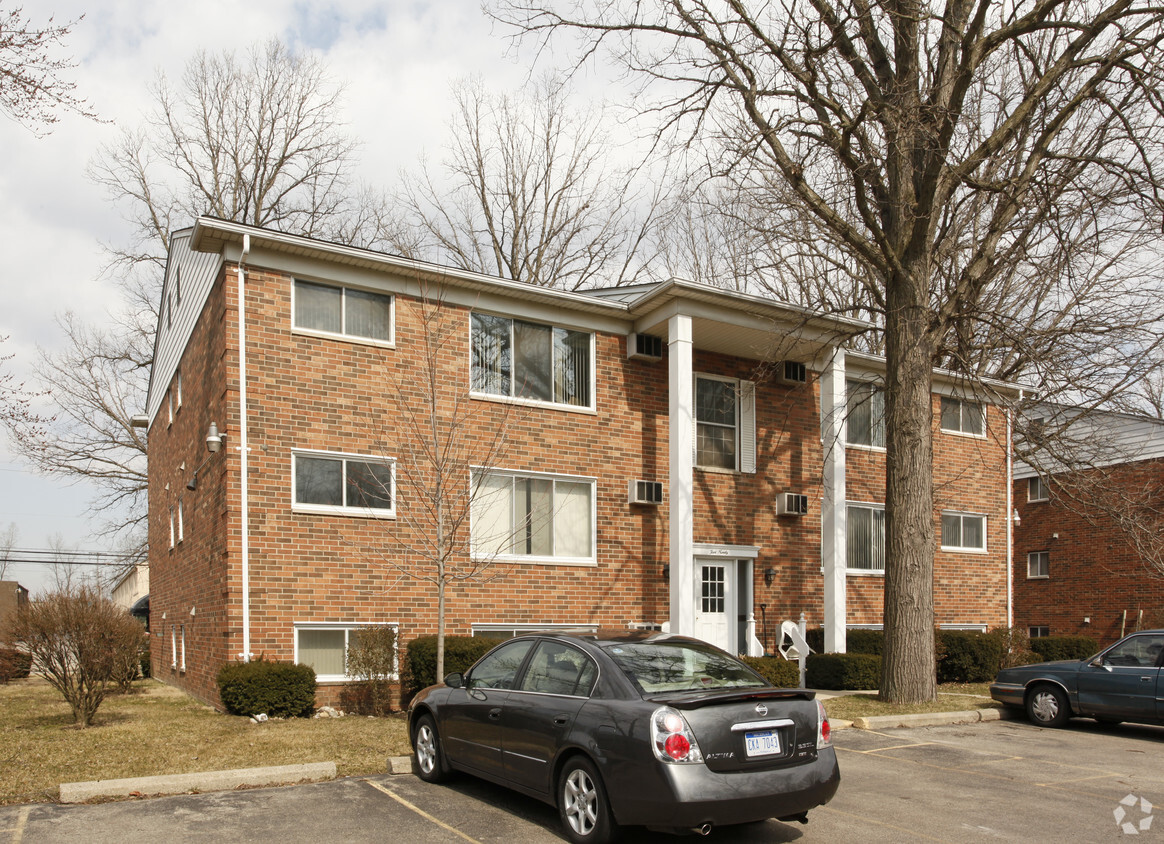 Foto principal - Elmwood Oaks Apts