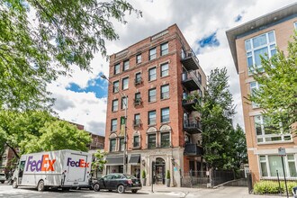 Building Photo - 4144 N Sheridan Rd