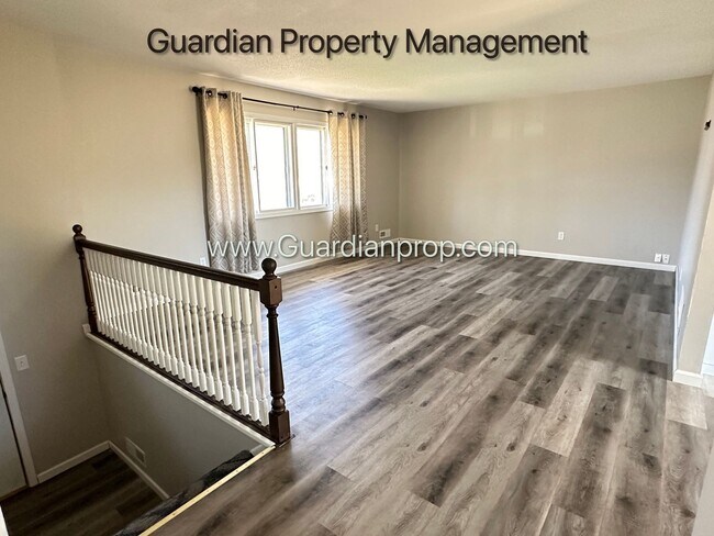 Building Photo - Champlin Single Family Home, Large Fenced Yard, Deck, 2 Car Garage,  Video Tour