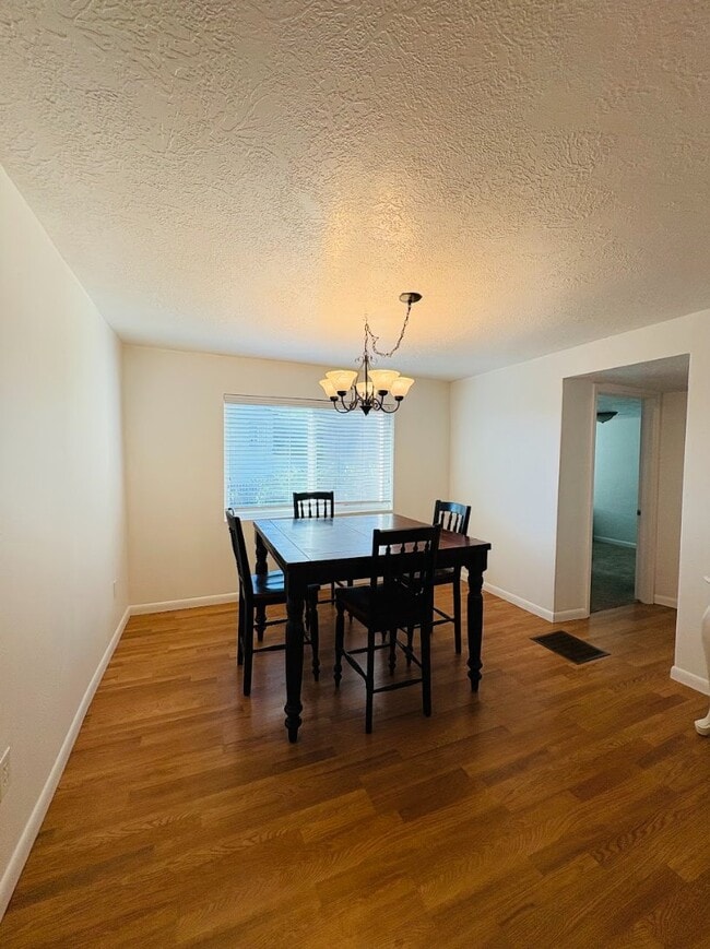 Building Photo - 150 E 200 S