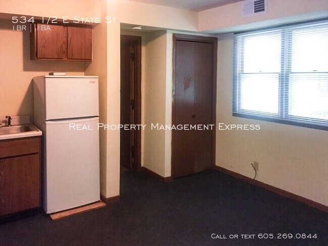 Building Photo - Lower level apartment next to Willow Creek