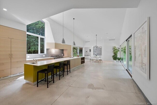 Foto del edificio - 364 Hollow Tree Ridge Rd