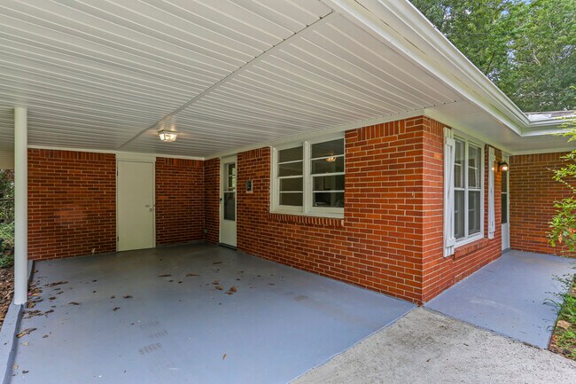 Foto del edificio - This cute 3 Bedroom Ranch, is priced to mo...