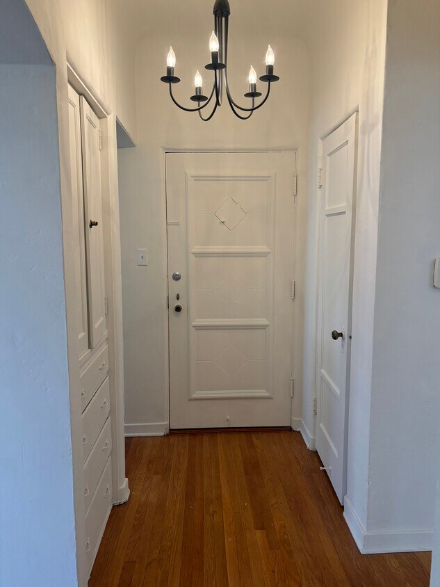 Entry way - 330 S Cochran Ave