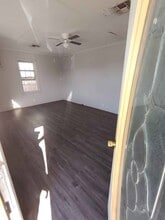 Building Photo - 207 E Chestnut Ave