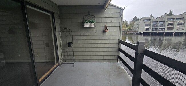 Foto del edificio - 7 Lake Bellevue Dr