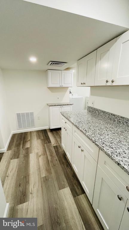 Foto del edificio - 5015 Wilkens Ave