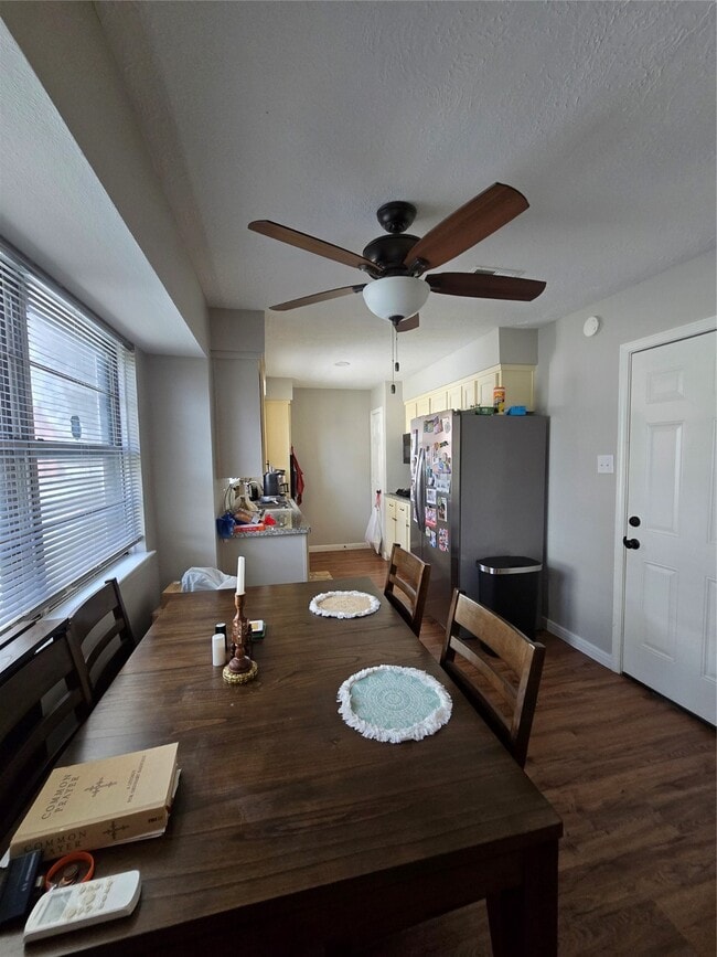 Foto del edificio - 1411 Dorsetshire Dr