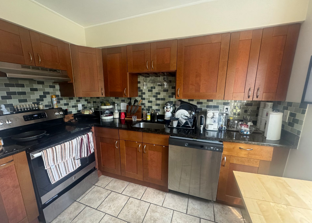 Primary Photo - 116 Marginal St