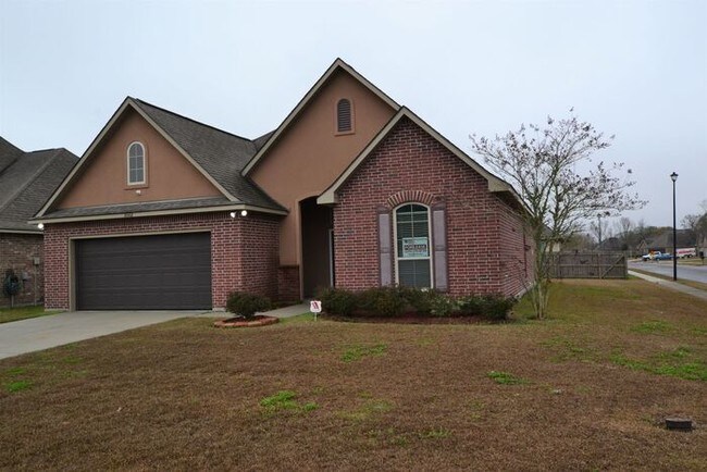 Building Photo - 20102 Leandor Isle Avenue