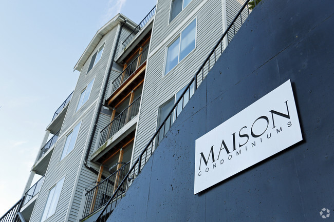 Building Photo - Maison Condominiums