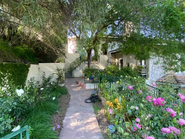 Building Photo - 3852 Camino de Solana