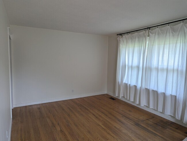 Building Photo - 2121 Price Ave