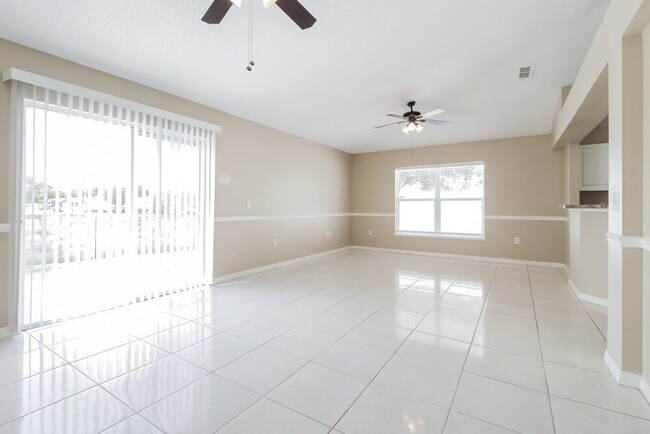 Building Photo - 438 Grand Royal Cir