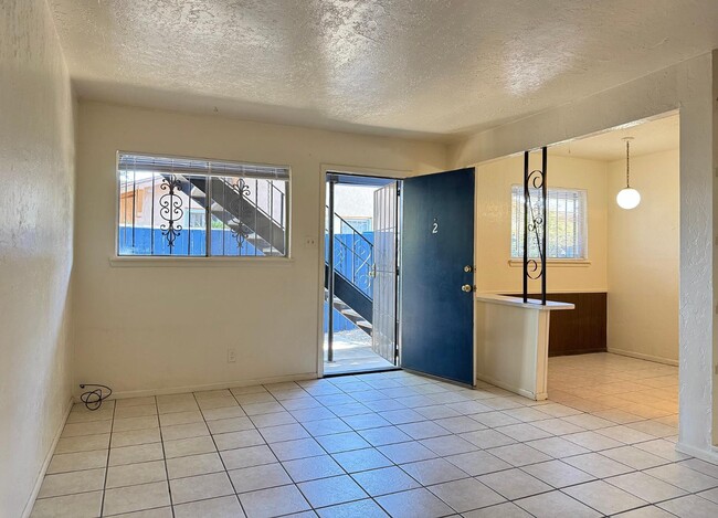 Building Photo - 206 Princeton Dr SE