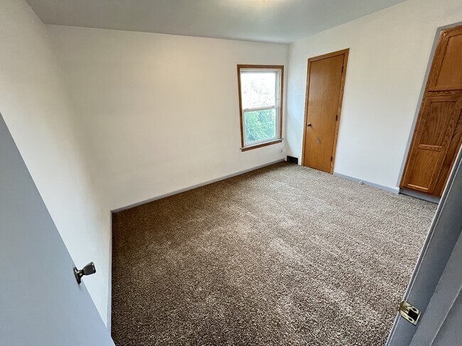 Foto del edificio - 410-412 N Lake St