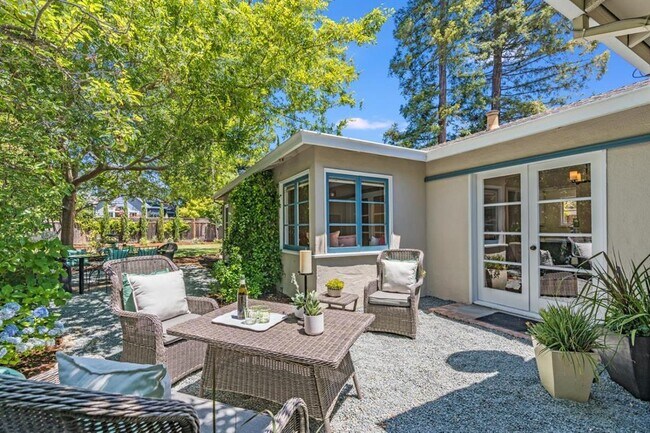 Foto del edificio - 831 Bruce Dr