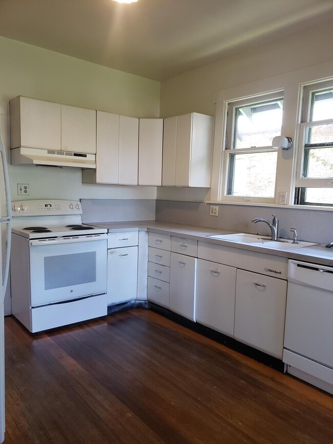 Building Photo - 371 Corona St