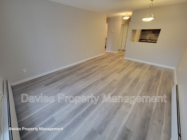 Building Photo - 10326-10117 117 St NW