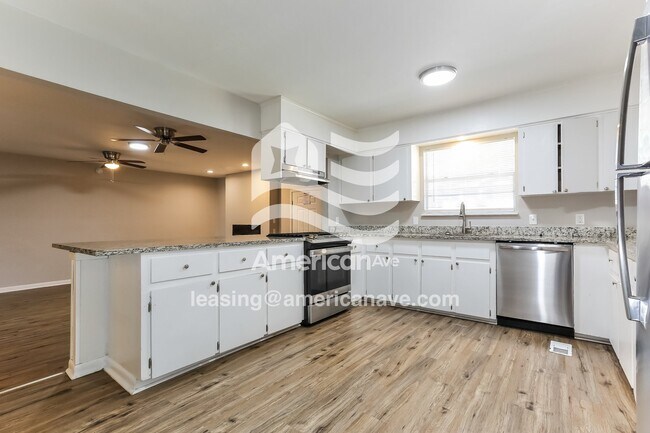 Foto del edificio - 2515 Montreal Dr