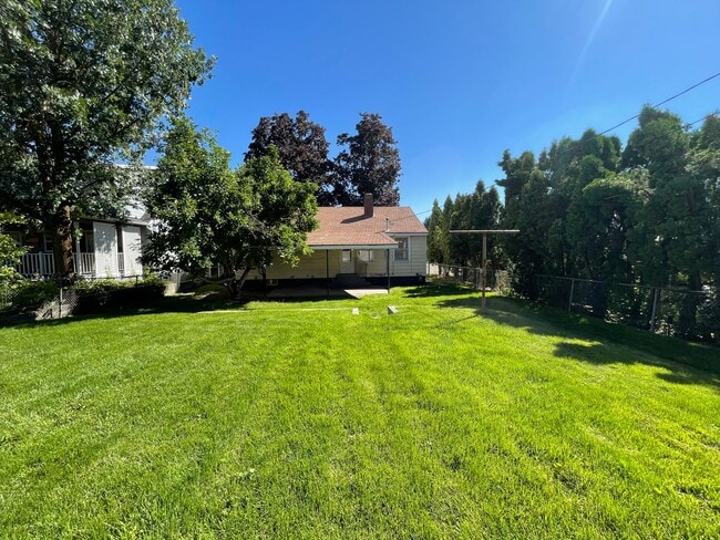 Building Photo - 4 Bedroom Shadle Rancher