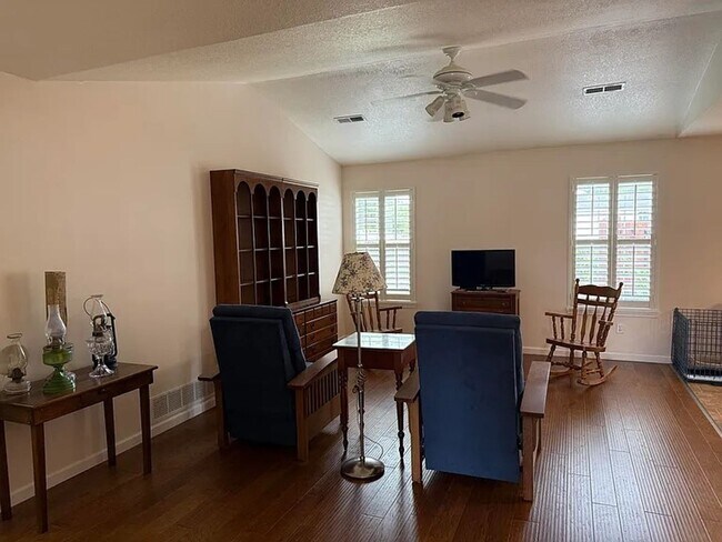 Foto del edificio - Amazing 3 Bed 2 Bath Home In Ashland!