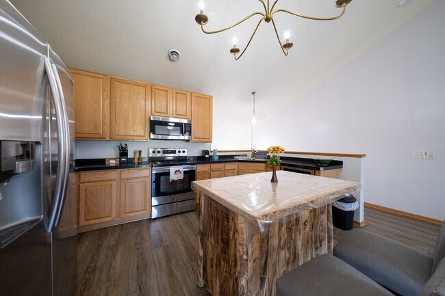 Foto del edificio - 8026 Stratford Cir S