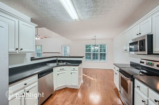 Building Photo - 315 Winthrop Dr