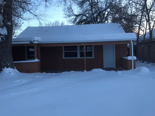Building Photo - 3 bed/ 1 Bath House
