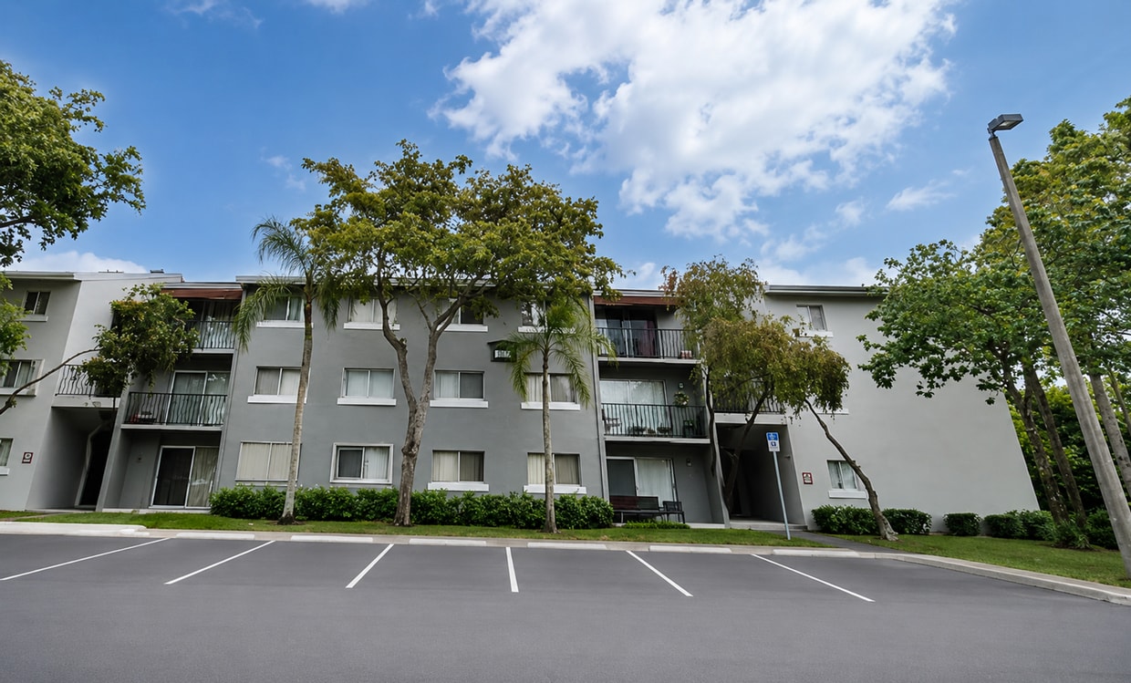 2 bedroom, 1 bath condo GREAT DEAL - 2 bedroom, 1 bath condo GREAT DEAL