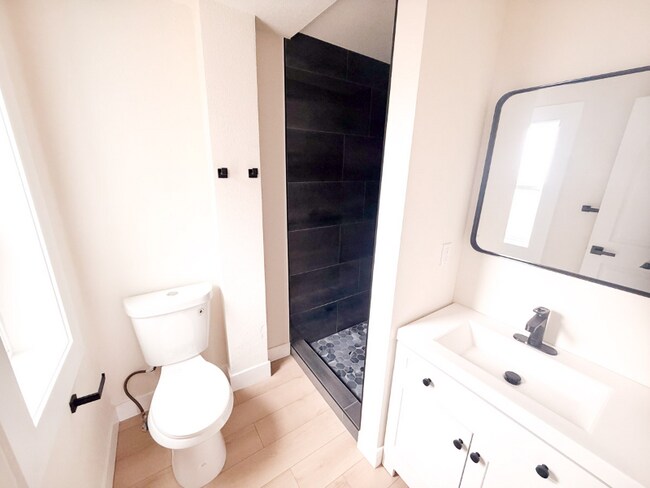 Foto del edificio - 1112 1/2 11th St