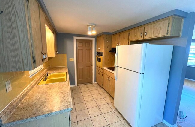 Building Photo - 2 bedroom, 1 bath, 1 car garage house with covered patio in Port Richey  *Available NOW*