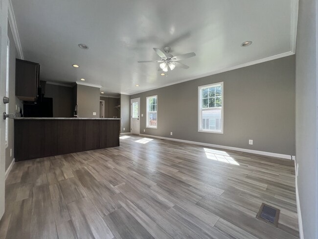 Building Photo - 73 W Sourwood Dr