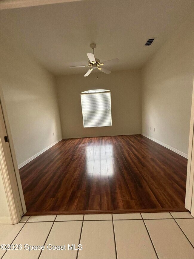 Building Photo - 940 S Fork Cir