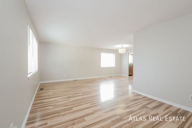 Building Photo - 16571 E Asbury Pl