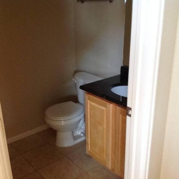 Foto del edificio - The Bluffs home for rent.