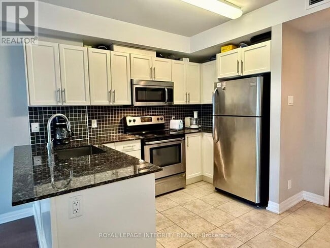 Building Photo - 242 Rideau St