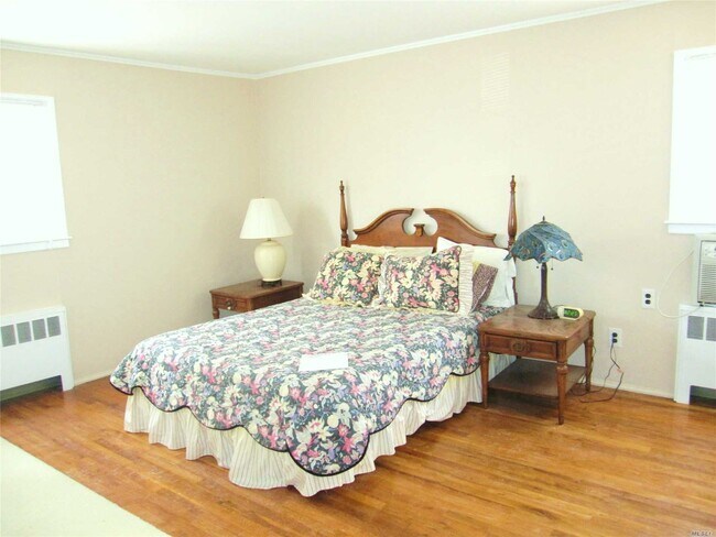 Building Photo - 77 Massapequa Ave
