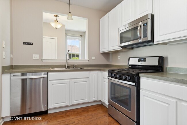 Foto del edificio - 2442 Golf Ridge Cir