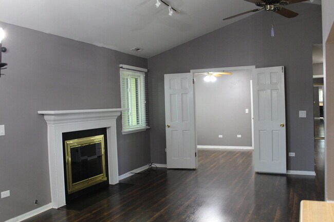 Foto del edificio - 356 Bloomfield Ln