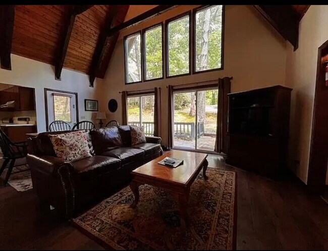 Foto del edificio - 680 Chalet Village Dr