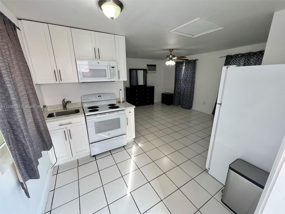 Primary Photo - 1715 NW 180th Terrace