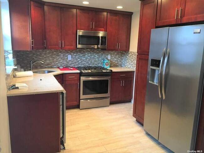 Foto del edificio - 2128 E 70th St