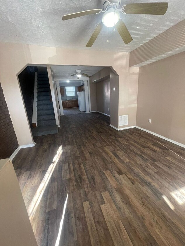 Foto principal - Two Bedrooms W/ Storage Room Upstairs 1 1/...